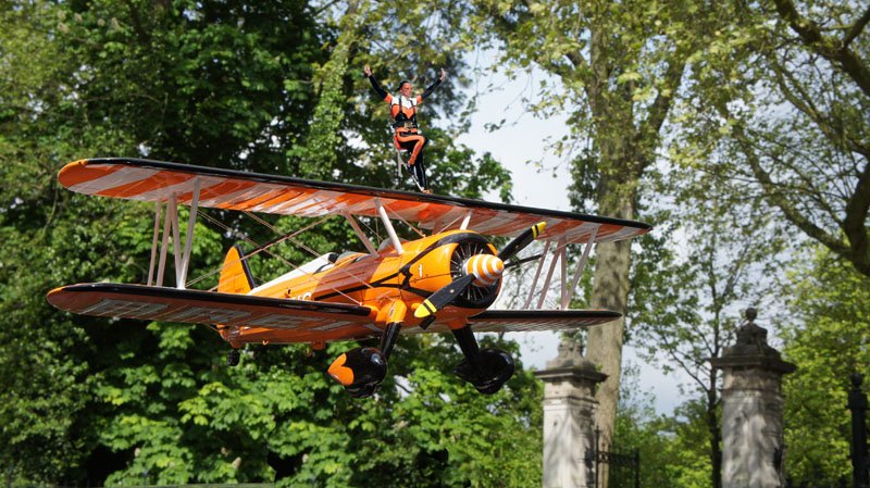 QP Exclusieve Horloges - Breitling - Wingwalker - Boeing Super Stearman 1940