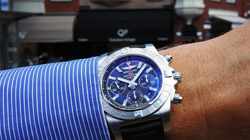 QP Exclusieve Horloges - Chronomat 44  Flying Fish